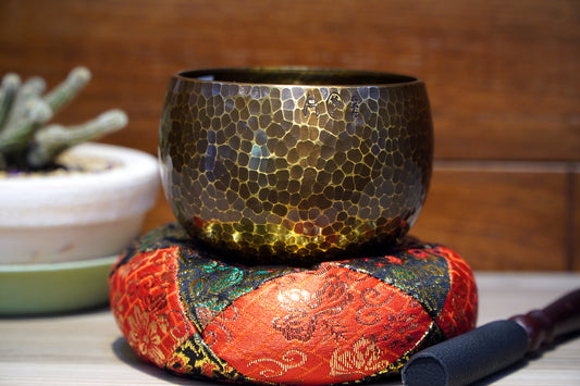 CHUÔNG MINI ĐEN LỚN (CHUÔNG, ĐẾ, DÙI)