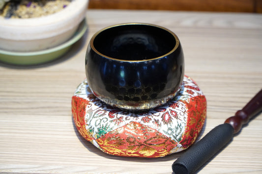 CHUÔNG MINI ĐEN NHỎ (CHUÔNG, ĐẾ, DÙI)