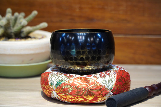 CHUÔNG MINI ĐEN NHỎ (CHUÔNG, ĐẾ, DÙI)